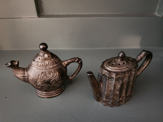 Godinger Silver Art Co. silver-plated teapot-shaped salt and pepper shakers