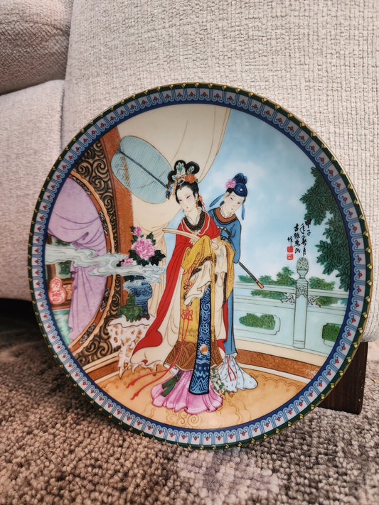 Decorative Collectible Plate "Beauties of the Red Mansion" series produced by Imperial Jingdezhen Porcelain