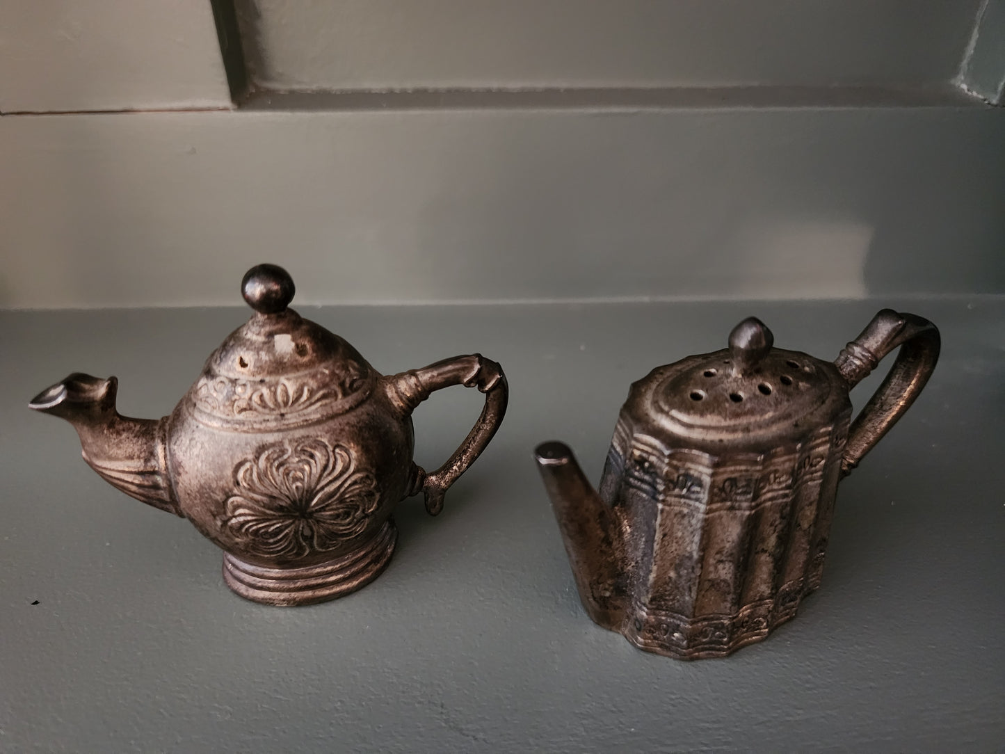Godinger Silver Art Co. silver-plated teapot-shaped salt and pepper shakers