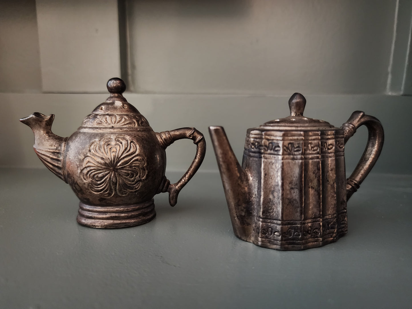Godinger Silver Art Co. silver-plated teapot-shaped salt and pepper shakers